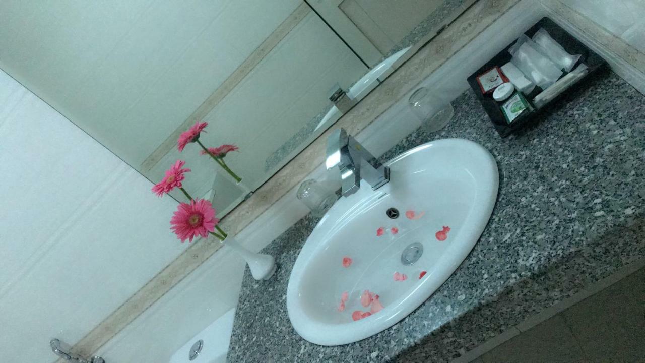 Paradis Hotel Hạ Long Extérieur photo